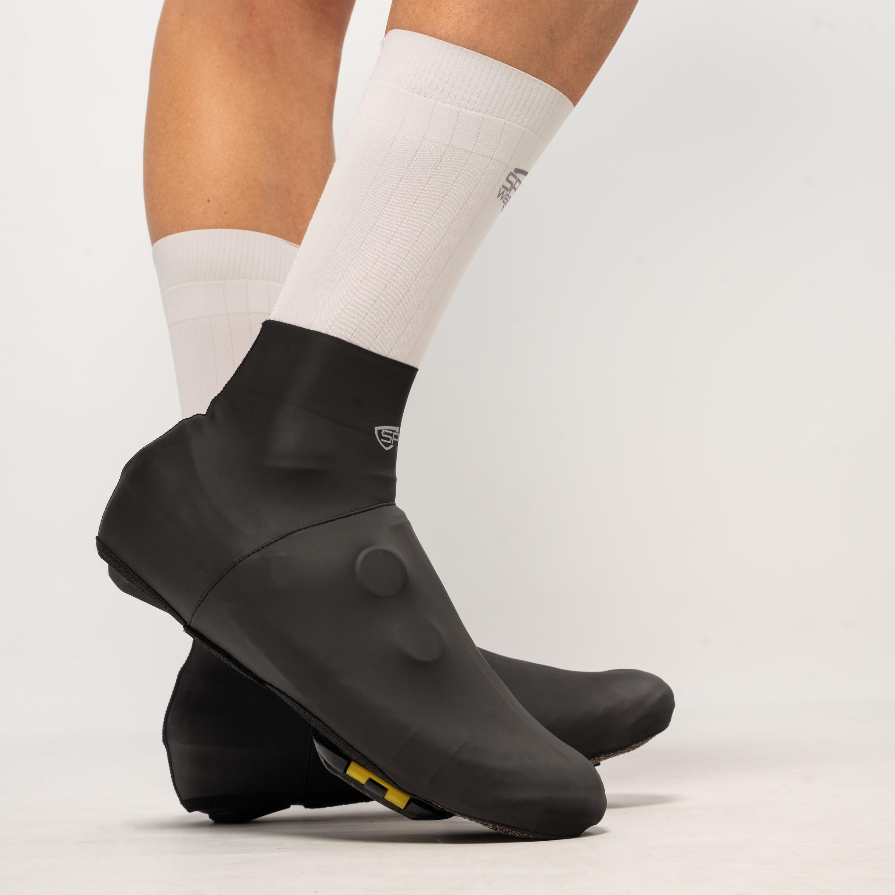 Spatzwear Aquasokz Short Shoe Covers: BLACK M-L (EU 43-45)